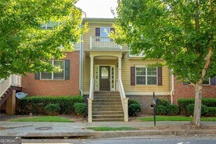860 Riverdance Dr in Suwanee, GA - Building Photo