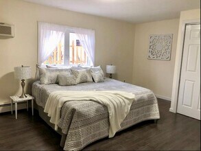 669 Cedar Swamp Rd in Glen Cove, NY - Building Photo - Building Photo