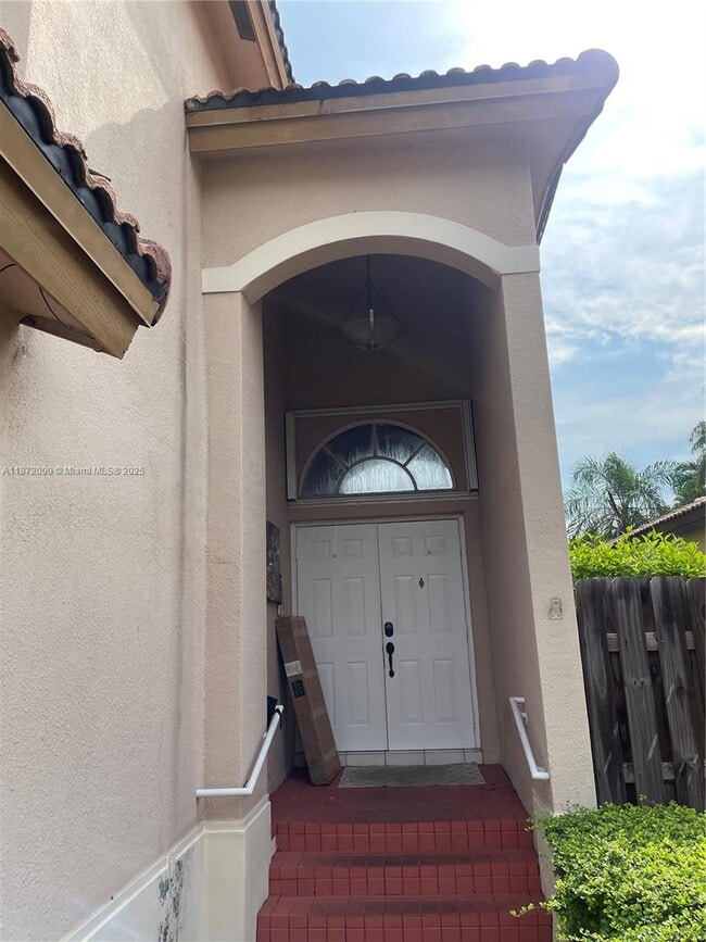 5237 NW 112th Pl in Doral, FL - Building Photo - Building Photo