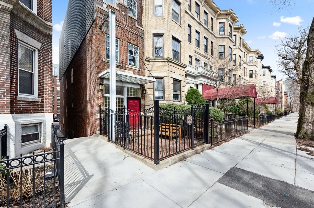 37 Queensberry St in Boston, MA - Building Photo