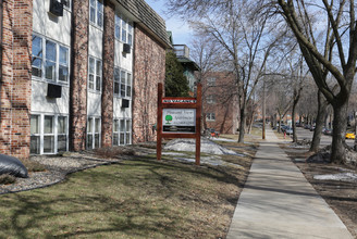 Pleasant View Apartments in Minneapolis, MN - Building Photo - Building Photo