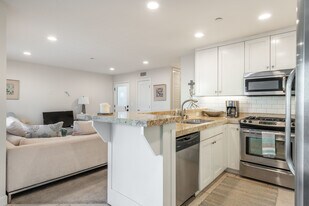 334 18th Pl, Unit Back in Manhattan Beach, CA - Building Photo
