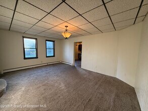 947 Carmalt St in Dickson City, PA - Building Photo - Building Photo