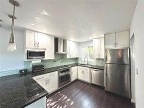 1280 NE 38th St in Oakland Park, FL - Building Photo - Building Photo