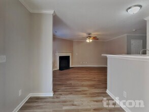 6231 Creekbrooke Ct in Browns Summit, NC - Foto de edificio - Building Photo