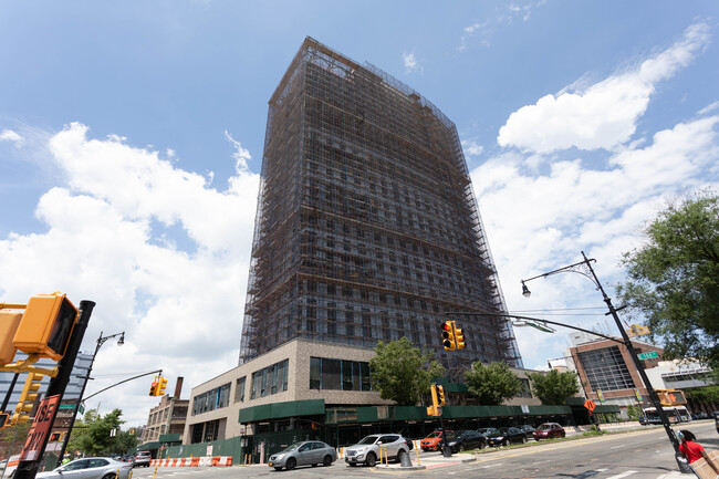 425 Grand Concourse in Bronx, NY - Building Photo - Building Photo