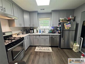 22 Woodbury Rd in Edison, NJ - Building Photo - Building Photo