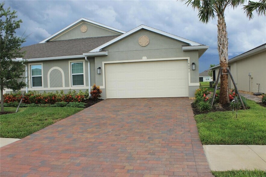 16091 Bandermill Dr in Port Charlotte, FL - Building Photo