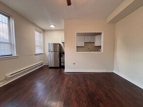 3346 N Marshfield Ave, Unit 102 in Chicago, IL - Building Photo - Building Photo