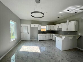 3309 S McColl Rd, Unit 2 in Edinburg, TX - Building Photo - Building Photo