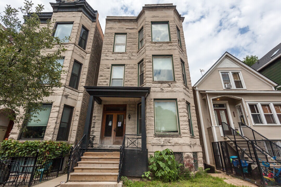 1032 W Roscoe St in Chicago, IL - Building Photo