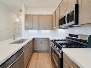 1542 W Tidwell Rd in Houston, TX - Building Photo - Building Photo