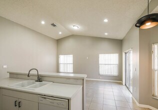 5010 SW 151st Ter in Miramar, FL - Foto de edificio - Building Photo