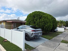 3860 E 9th Ln in Hialeah, FL - Building Photo