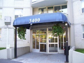 3400 Keele Street in Toronto, ON - Building Photo - Building Photo