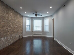 2019 N Hoyne Ave, Unit 1F in Chicago, IL - Foto de edificio - Building Photo