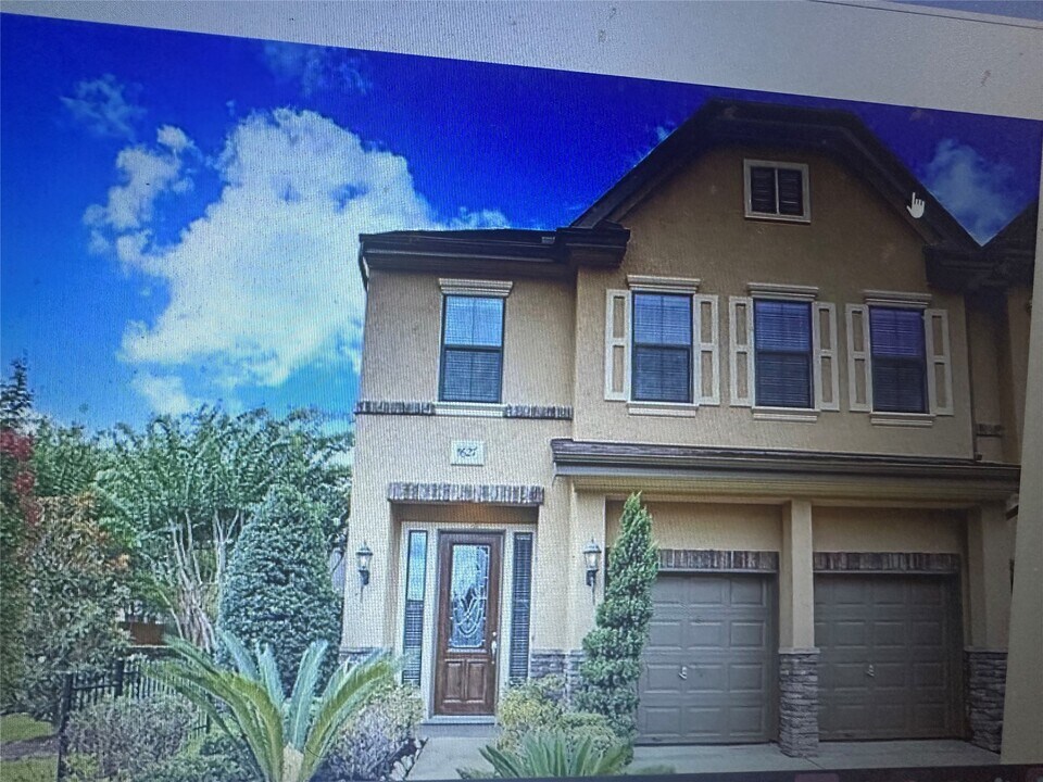 11627 Royal Oaks Trce in Houston, TX - Foto de edificio