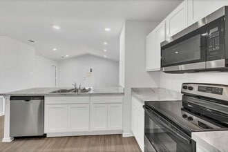 224 Arbor Ct in Granbury, TX - Building Photo - Building Photo