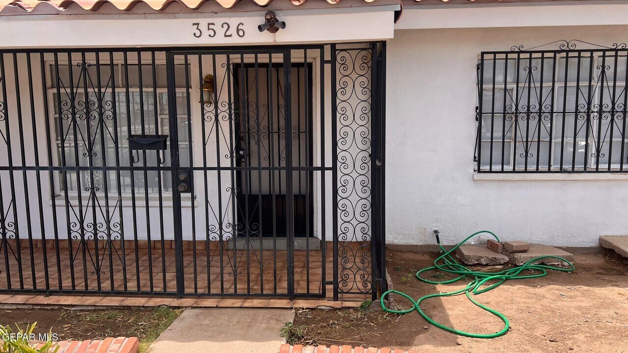 3526 Monroe Ave in El Paso, TX - Building Photo