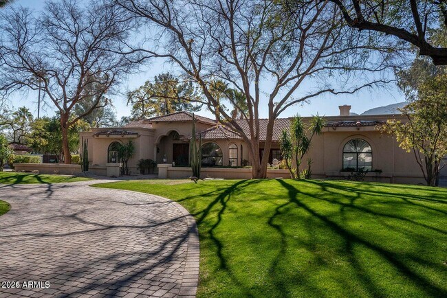 property at 5803 E Vía Del Cielo