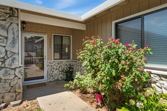 7085 Cloverleaf Way in Citrus Heights, CA - Building Photo - Building Photo