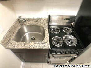 62 Boylston St, Unit 217 in Boston, MA - Foto de edificio - Building Photo