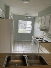 6010 Indrio Rd in Fort Pierce, FL - Foto de edificio - Building Photo
