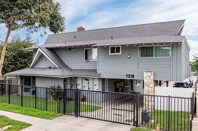 Richfield Apartments in Paramount, CA - Building Photo - Building Photo