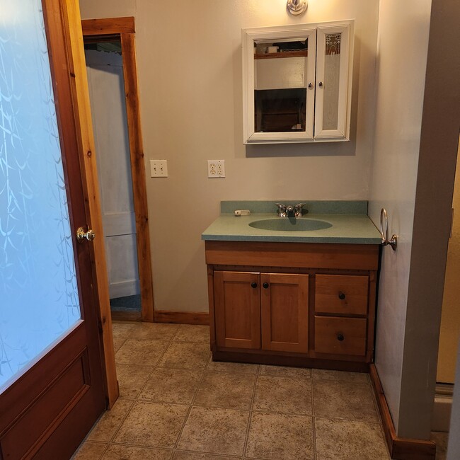 40 Main St, Unit Unit B in Limerick, ME - Building Photo - Building Photo