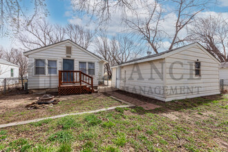 247 N Gordon St in Wichita, KS - Foto de edificio - Building Photo