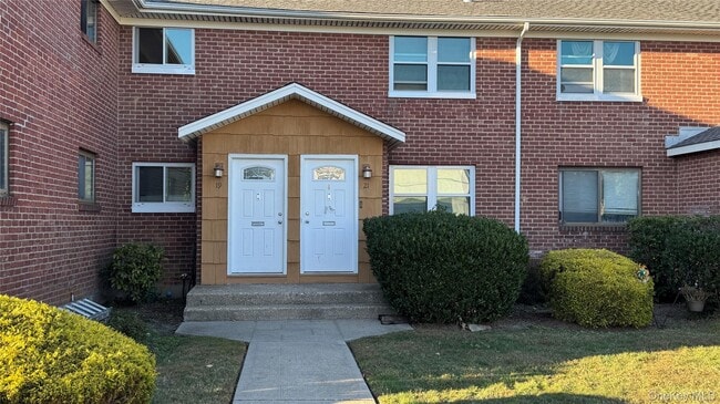 property at 19 Barbara Ct