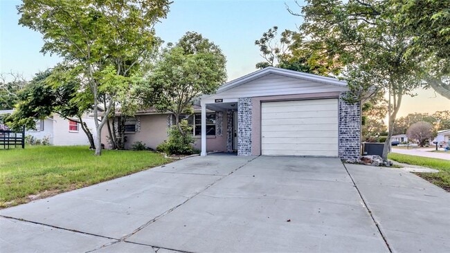 11241 Snyder Ave in Port Richey, FL - Building Photo - Building Photo