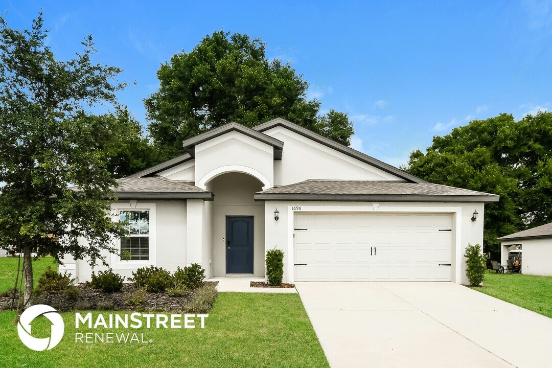 1696 Gopher Tree St in Mascotte, FL - Building Photo