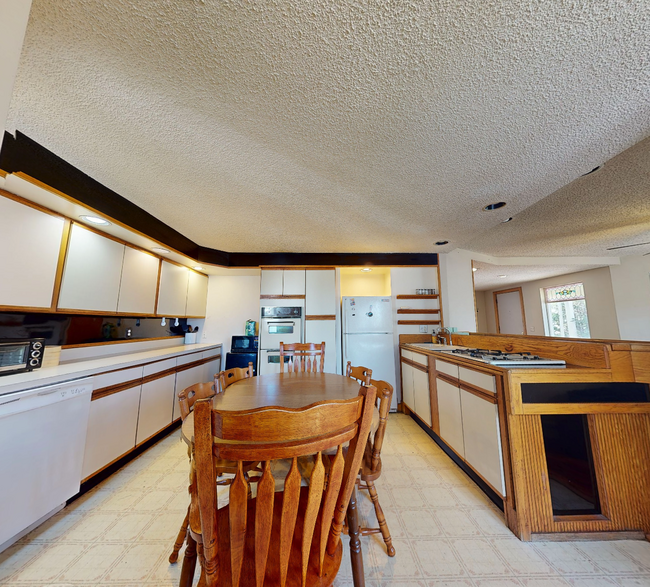 27 Princeton St, Unit 1 in Medford, MA - Foto de edificio - Building Photo