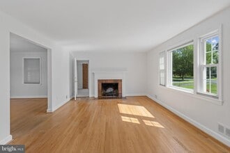 15118 Liberty Grove Dr in Burtonsville, MD - Building Photo - Building Photo