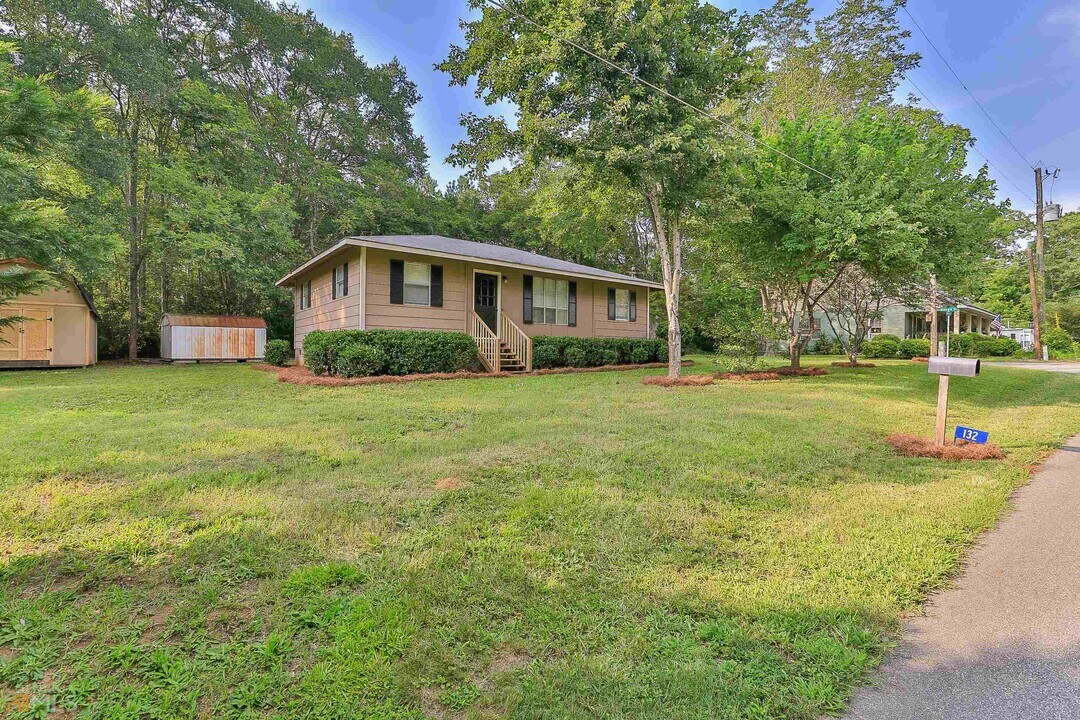 132 Old Ash St in Good Hope, GA - Building Photo