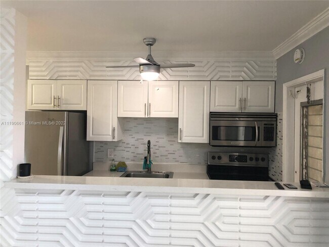 2621 Grant St-Unit -10A in Hollywood, FL - Building Photo - Building Photo