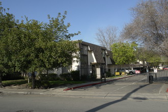 Manon Garden Apartments in Hayward, CA - Building Photo - Building Photo