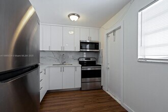 14180 SW 84th St in Miami, FL - Building Photo - Building Photo