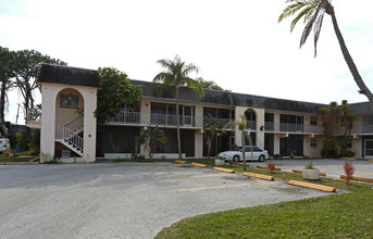 Westchester Apartments in Clearwater, FL - Foto de edificio - Building Photo