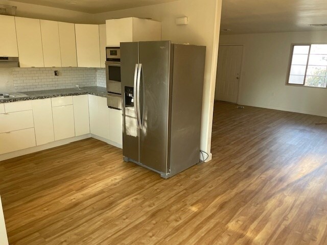 property at 902 S Una Ave