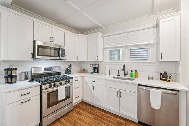 19 Granite St in Saratoga Springs, NY - Building Photo - Building Photo