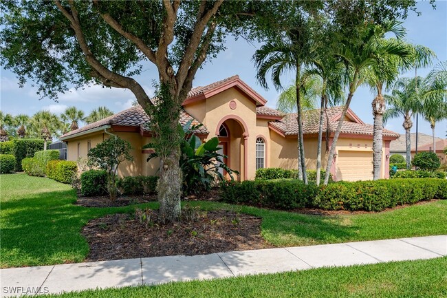 8754 Hideaway Harbor Ct in Naples, FL - Building Photo - Building Photo