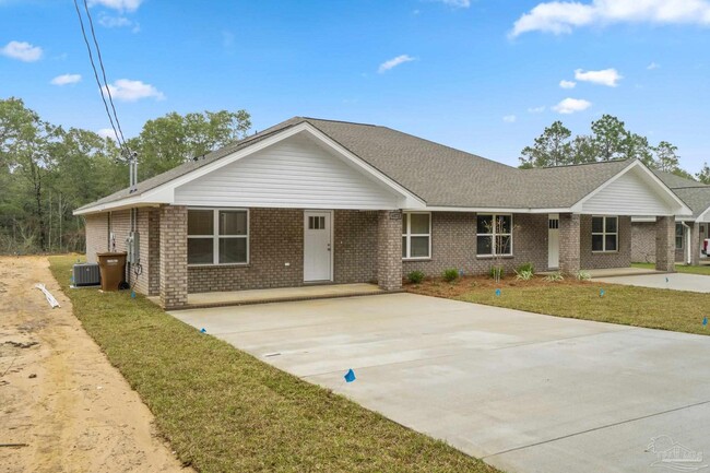 6878 Trailride N in Milton, FL - Building Photo - Building Photo