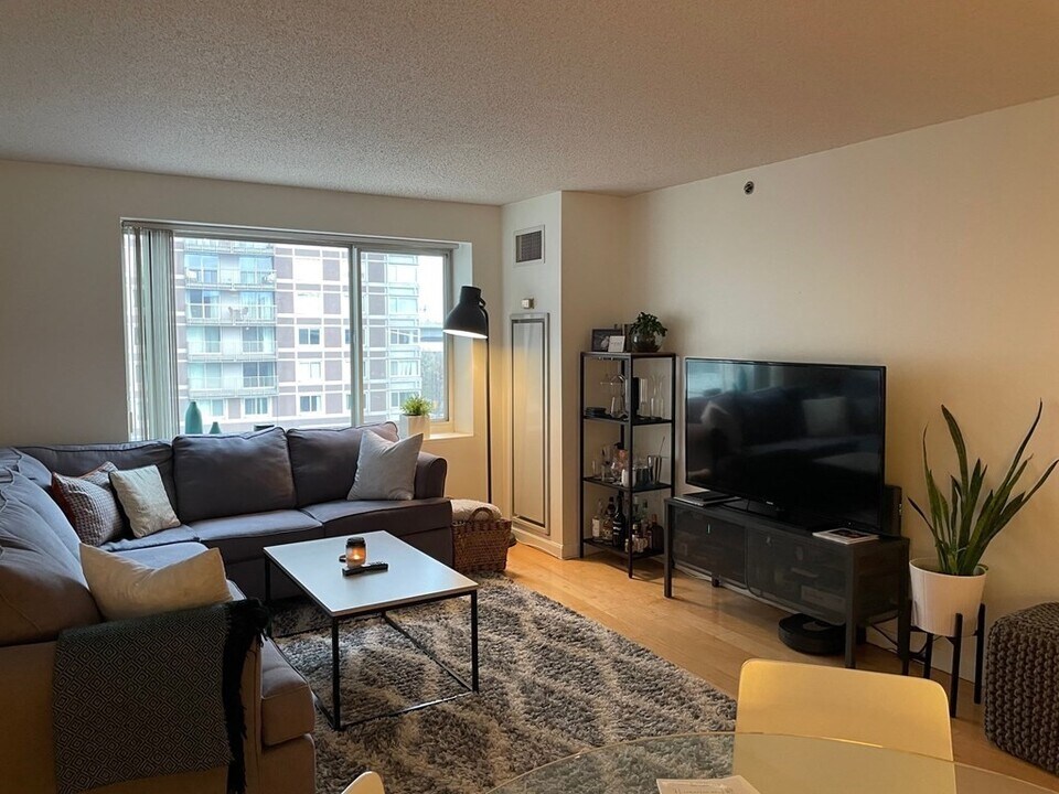 8 Museum Way, Unit 605 in Cambridge, MA - Building Photo