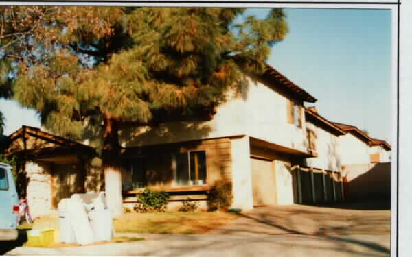 747 N Adele St in Orange, CA - Foto de edificio - Building Photo