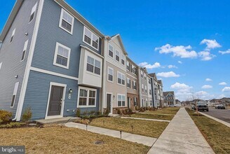 51 Short Br Dr in Ranson, WV - Building Photo - Building Photo