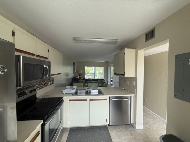 2233 San Marco Rd in Marco Island, FL - Building Photo - Building Photo