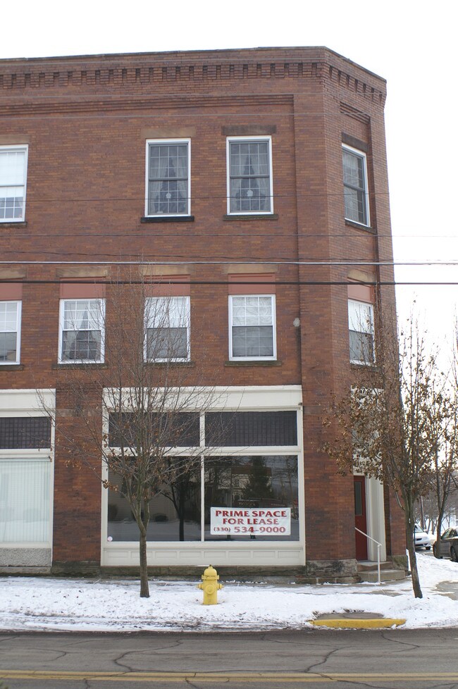 3153-3155 Main St in West Middlesex, PA - Building Photo - Building Photo