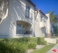 5753 White Oak Ave in Los Angeles, CA - Foto de edificio - Building Photo